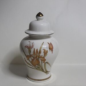Vintage ginger jar , iris and butterfly 🦋